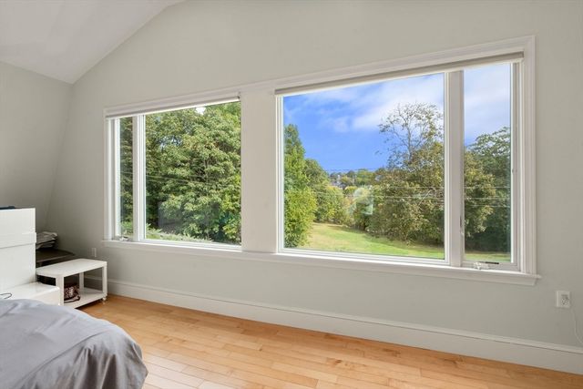 27 Hamilton Pl, Needham, MA 02494