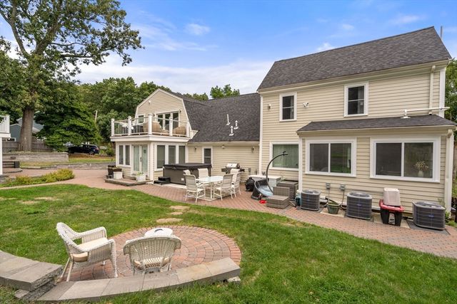 27 Hamilton Pl, Needham, MA 02494