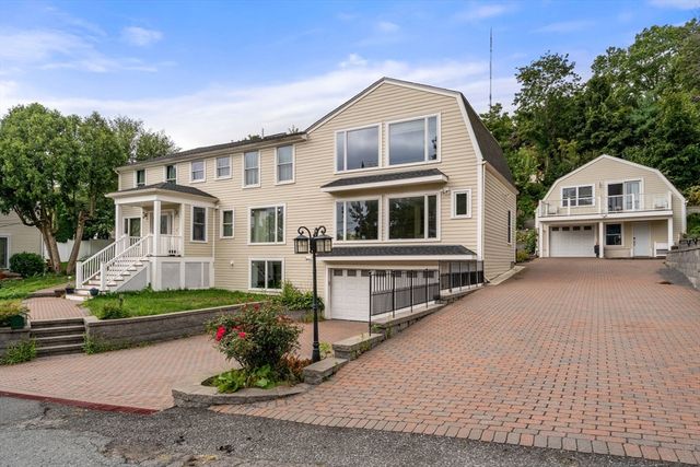 27 Hamilton Pl, Needham, MA 02494
