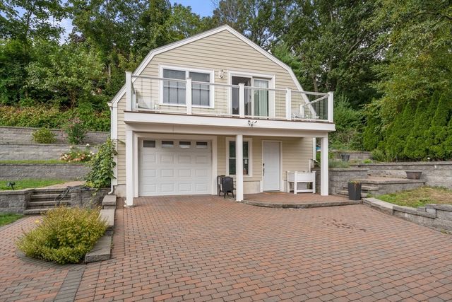 27 Hamilton Pl, Needham, MA 02494