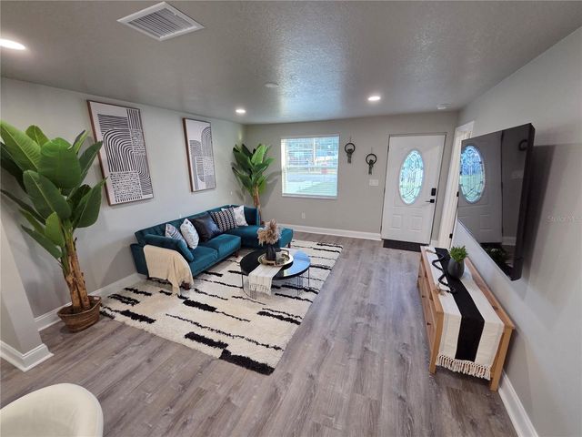 1106 VALENCIA ROAD, Plant City, FL 33563