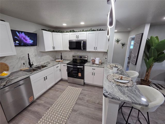 1106 VALENCIA ROAD, Plant City, FL 33563