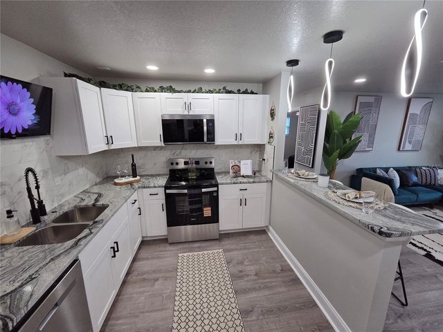 1106 VALENCIA ROAD, Plant City, FL 33563