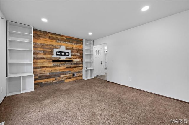 608 Mosport Drive, St Charles, MO 63304