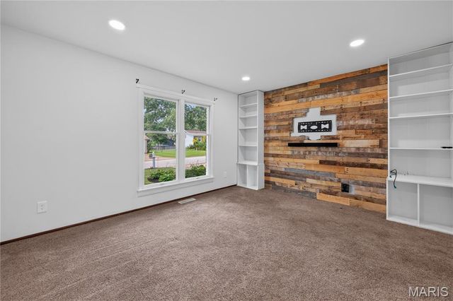 608 Mosport Drive, St Charles, MO 63304