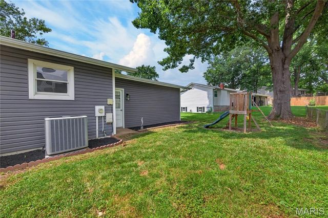 608 Mosport Drive, St Charles, MO 63304