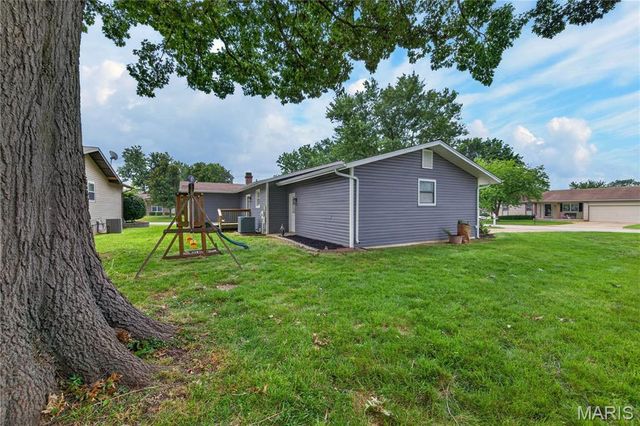 608 Mosport Drive, St Charles, MO 63304