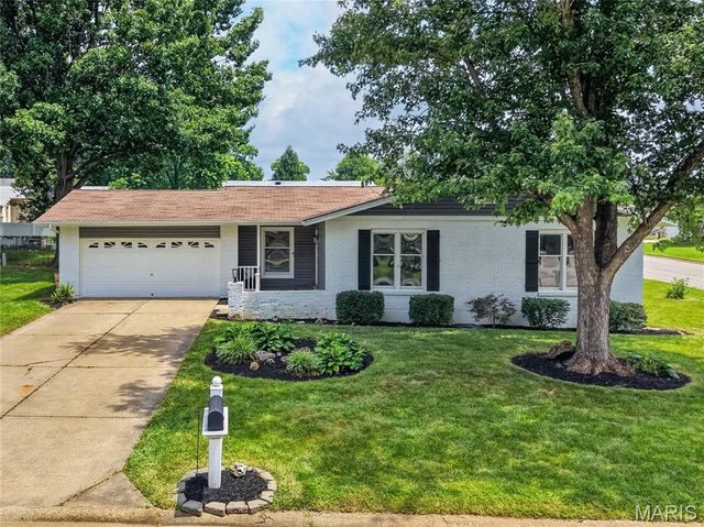 608 Mosport Drive, St Charles, MO 63304