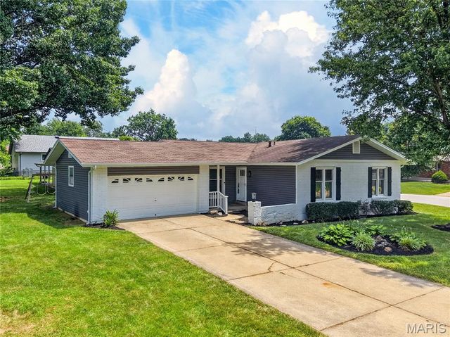 608 Mosport Drive, St Charles, MO 63304