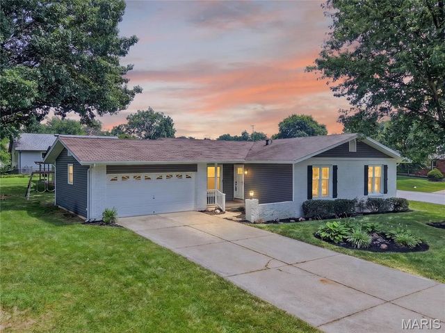 608 Mosport Drive, St Charles, MO 63304