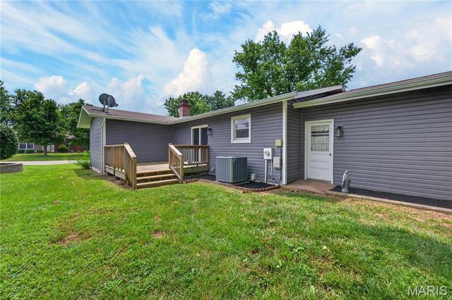 608 Mosport Drive, St Charles, MO 63304