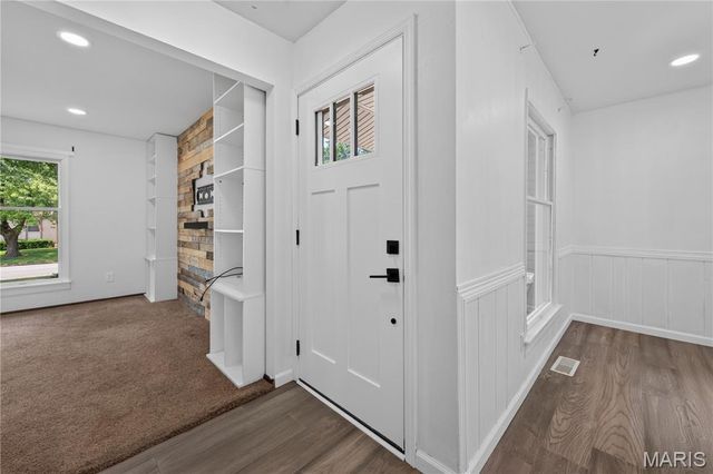 608 Mosport Drive, St Charles, MO 63304