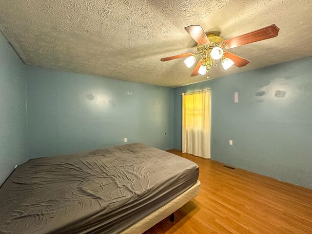 5930 KY-11, Manchester, KY 40962