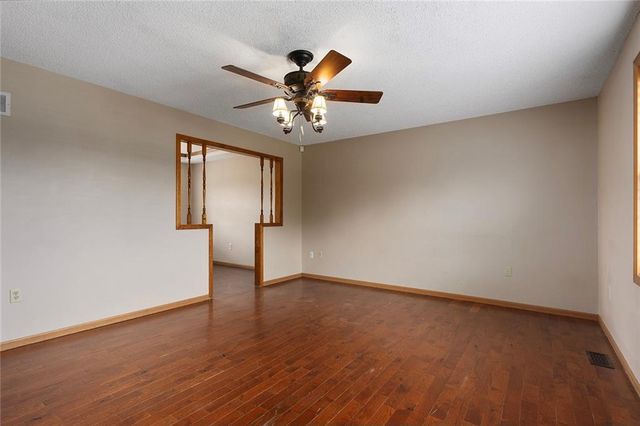 23704 S Scottsdale Terrace, Peculiar, MO 64078