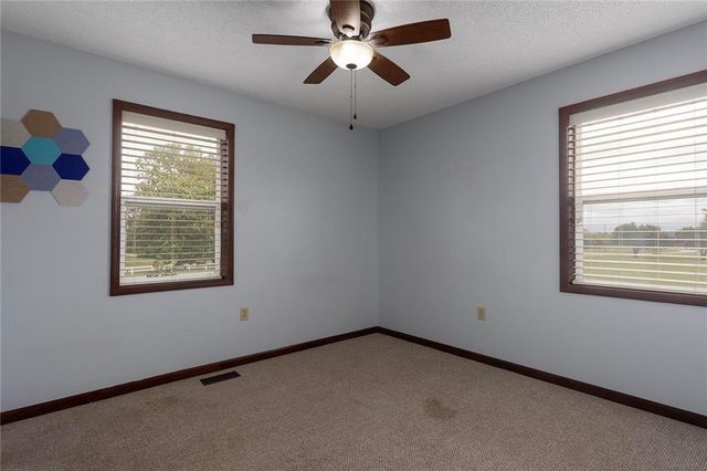 23704 S Scottsdale Terrace, Peculiar, MO 64078