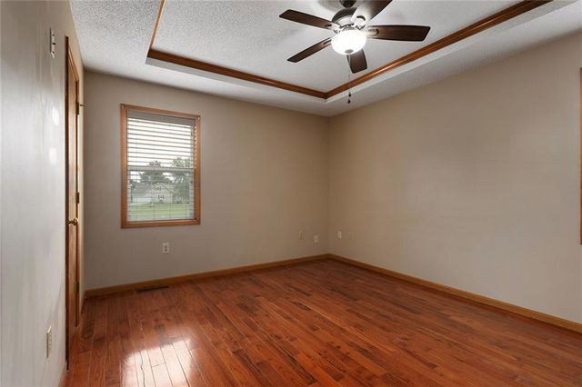 23704 S Scottsdale Terrace, Peculiar, MO 64078