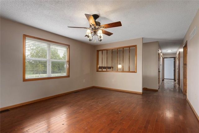 23704 S Scottsdale Terrace, Peculiar, MO 64078