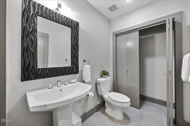 1306 Glenwood Avenue 101, Raleigh, NC 27605