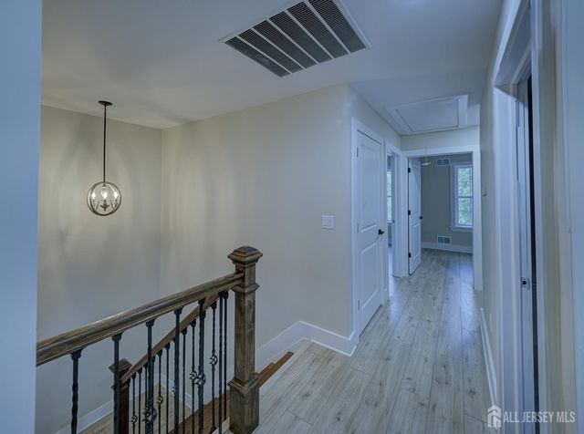 8 travers Avenue, Edison, NJ 08817