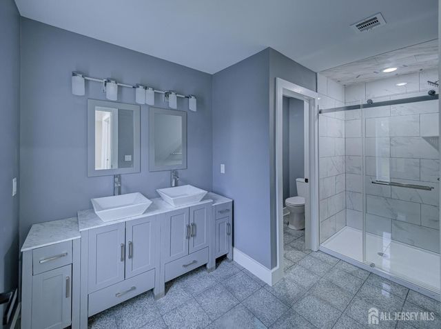 8 travers Avenue, Edison, NJ 08817