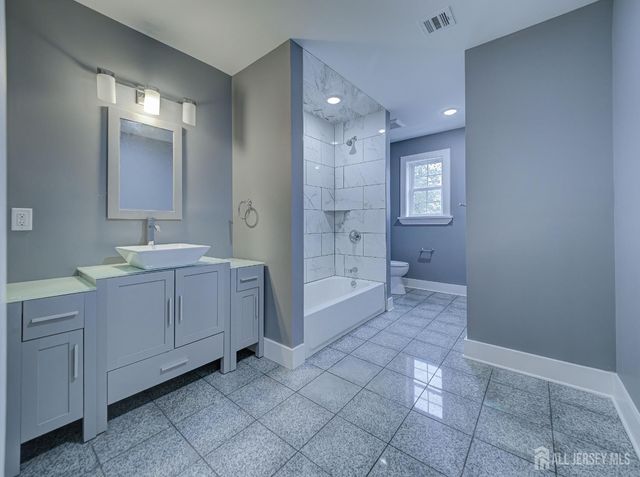 8 travers Avenue, Edison, NJ 08817