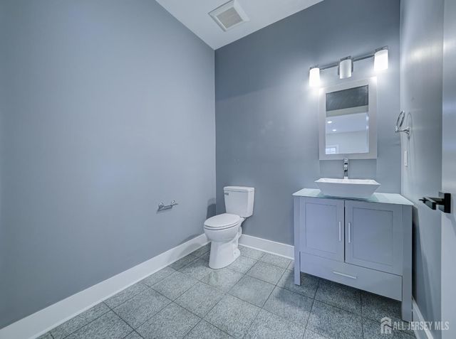 8 travers Avenue, Edison, NJ 08817
