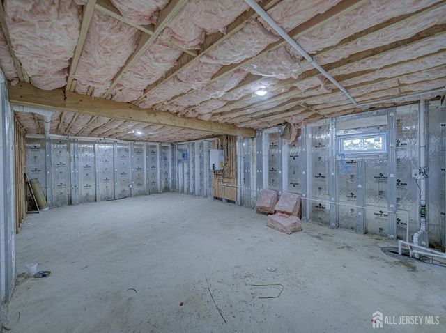8 travers Avenue, Edison, NJ 08817