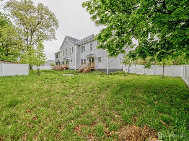 8 travers Avenue, Edison, NJ 08817