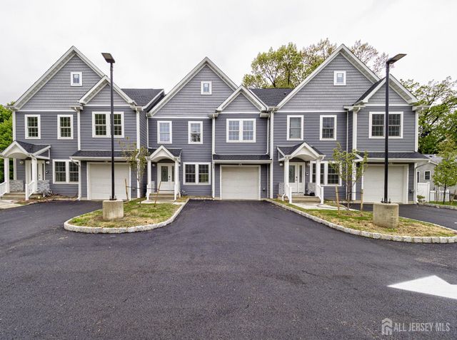 8 travers Avenue, Edison, NJ 08817