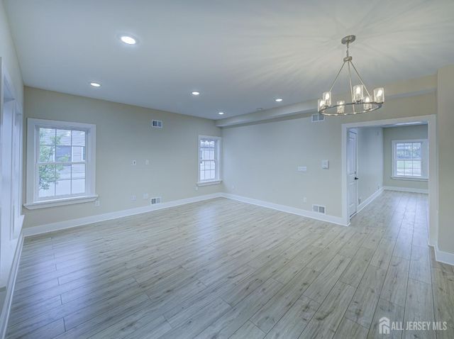 8 travers Avenue, Edison, NJ 08817