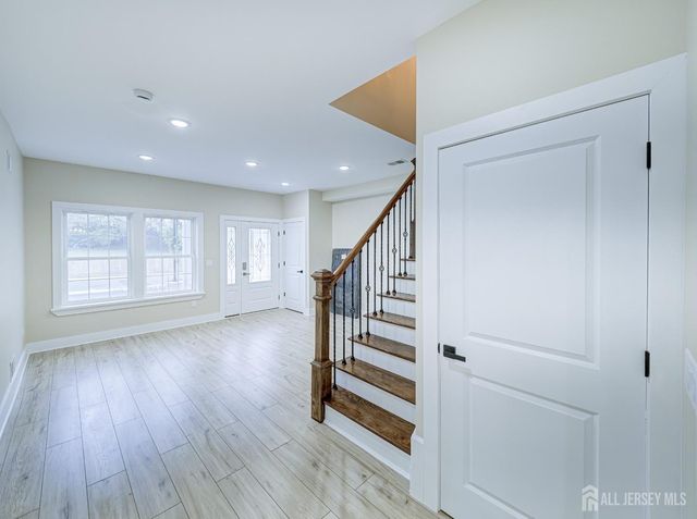 8 travers Avenue, Edison, NJ 08817