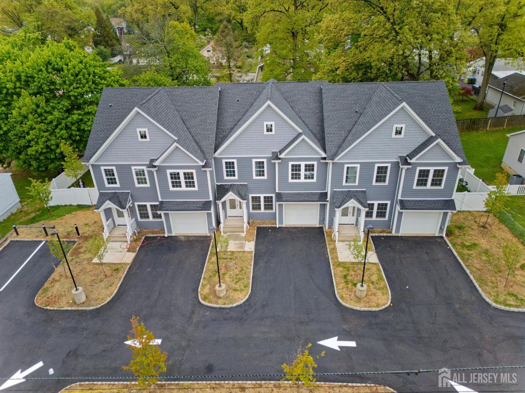8 travers Avenue, Edison, NJ 08817