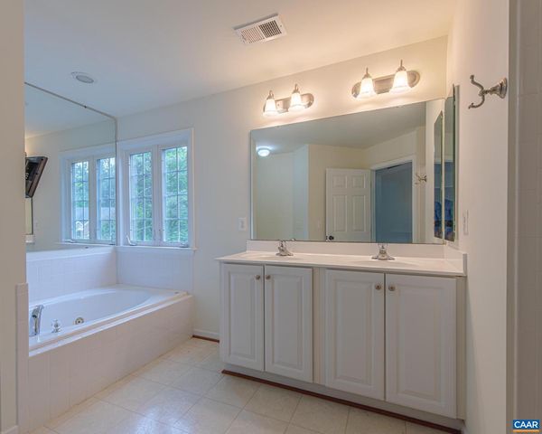 9 LAUREL OAK CT, Zion Crossroads, VA 22942