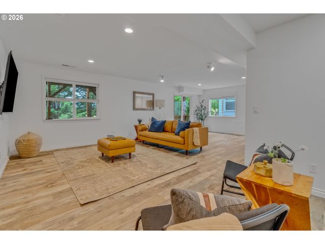 15937 Sw TUSCANY St, Portland, OR 97223
