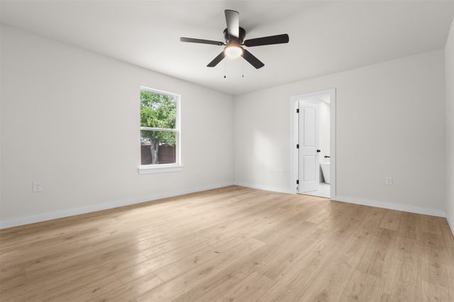 422 Sparks Street, Grand Prairie, TX 75051