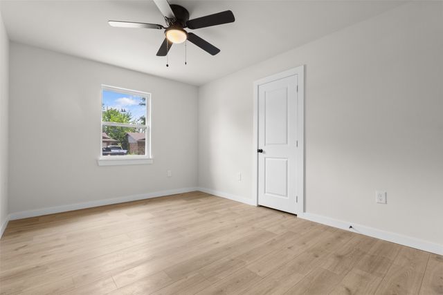 422 Sparks Street, Grand Prairie, TX 75051