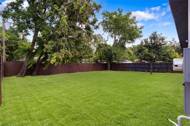 422 Sparks Street, Grand Prairie, TX 75051