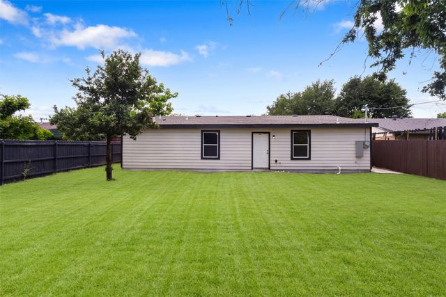 422 Sparks Street, Grand Prairie, TX 75051