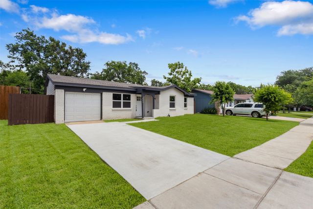 422 Sparks Street, Grand Prairie, TX 75051