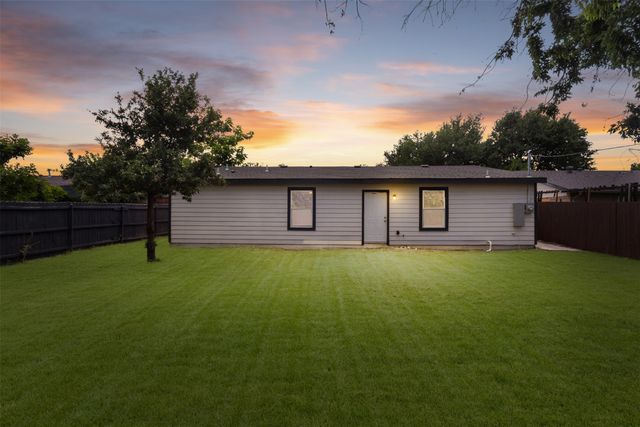 422 Sparks Street, Grand Prairie, TX 75051