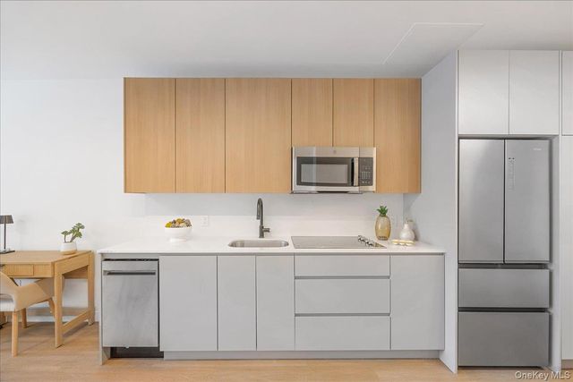 8 Chester Avenue 320, White Plains, NY 10601