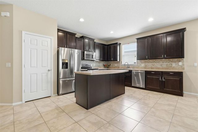 20945 OLDENBURG LOOP, Mount Dora, FL 32757