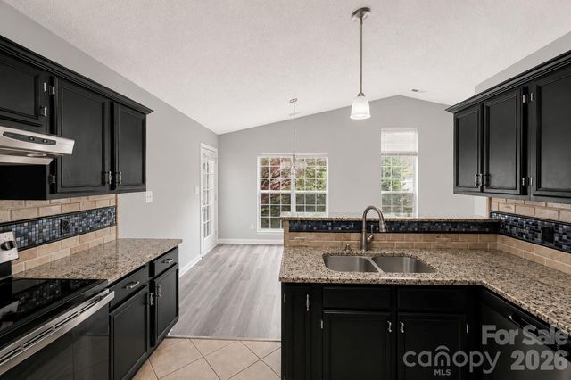 1828 Sugar Hollow Drive, Charlotte, NC 28214