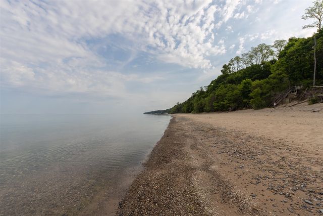 2436 Lakeshore Dr., Fennville, MI 49408