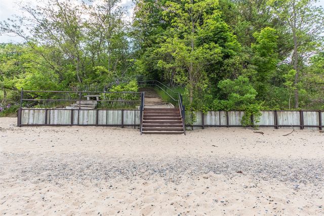 2436 Lakeshore Dr., Fennville, MI 49408