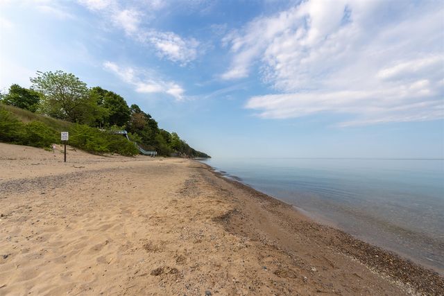 2436 Lakeshore Dr., Fennville, MI 49408