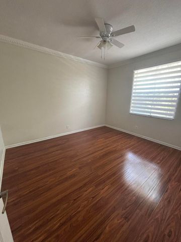 3545 Forest Hill Boulevard 2, Palm Springs, FL 33406