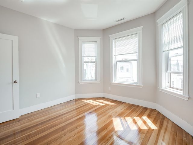 232 Saratoga St 2, Boston, MA 02128