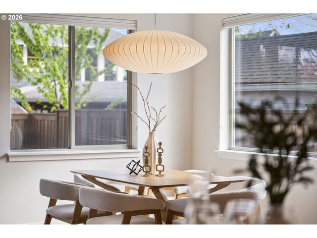 1525 Ne ROSA PARKS Way, Portland, OR 97221