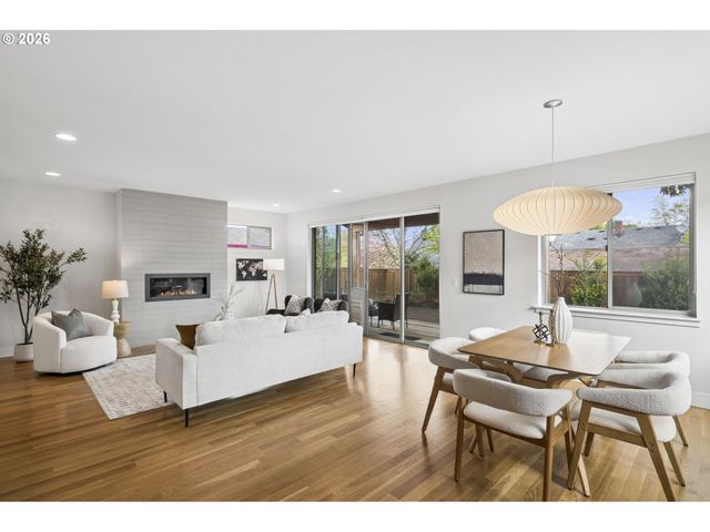 1525 Ne ROSA PARKS Way, Portland, OR 97221